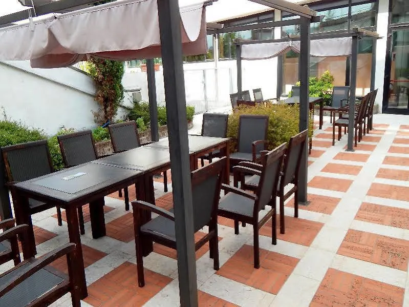 Hotel & Residence Castelli Montecchio Maggiore 4*,